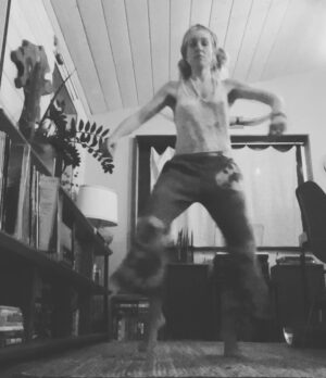 Sarah Carter Instagram - The show goes on…

Thank you for all the birthday love. Thank you for the healing. Thank you God. 

I am in awe of this beautiful life. 

Gratitude. Gratitude. Gratitude. Forgiveness. Gratitude.

Let’s keep finding the light. 

“All together now!”

🤡🤣🤡🫣🤡😭🤡🥰🤡🤪🤡🤩🤡😳🤡🤗

A POST TOAST…

Here’s to keeping it simple.  My mom always reminds me what my grandad would say to us and what he did with a smile and a song through his 90  years. “Keep on going until the end of the road.” Thank you Grandad. Thank you Mom.  This is 44.