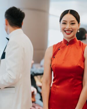 Sarah Lian Instagram - It ain’t a Chinese wedding without some 🍵. 

I was already emotionally spent from my exchange of vows that I didn’t realise I’d be tearing up during the tea ceremony. My village of a family has helped raise me since my return to Malaysia and serving tea was the least I could do for all they have done for me. It felt like such an honour to have them celebrate with me. My sister has been in the trenches with me and I just lost it when she said she’d always be there for me. 🥹

My new family has welcomed me with open arms and they’ve already seen me cry like a goon, so it looks like we’re a lot closer now. 🙆🏻‍♀️

On a lighter and more sustainable note, I got to use my @khoonhooi_gold dress for a classic look and also borrowed some special wedding themed items from @itsjessicashen, which I’ve gladly “pay-it-forward” to the next bride-to-be. I bought my wedding coordinator’s unused teacup husks for the 80 cups of tea we needed to serve to our extended family. Plus, I asked our wedding decorators to reuse some of these items for our dinner reception to also minimise wastage. 

💄: @shengsaw 
💆🏻‍♀️: @mmavissang 
👗: @khoonhooi_official 
📷: @jonlowstudios 
📹: @filmsbykoh 
🎋: @paxfloralstudio 

#theTingTengs
