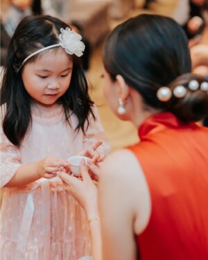 Sarah Lian Instagram - It ain’t a Chinese wedding without some 🍵. 

I was already emotionally spent from my exchange of vows that I didn’t realise I’d be tearing up during the tea ceremony. My village of a family has helped raise me since my return to Malaysia and serving tea was the least I could do for all they have done for me. It felt like such an honour to have them celebrate with me. My sister has been in the trenches with me and I just lost it when she said she’d always be there for me. 🥹

My new family has welcomed me with open arms and they’ve already seen me cry like a goon, so it looks like we’re a lot closer now. 🙆🏻‍♀️

On a lighter and more sustainable note, I got to use my @khoonhooi_gold dress for a classic look and also borrowed some special wedding themed items from @itsjessicashen, which I’ve gladly “pay-it-forward” to the next bride-to-be. I bought my wedding coordinator’s unused teacup husks for the 80 cups of tea we needed to serve to our extended family. Plus, I asked our wedding decorators to reuse some of these items for our dinner reception to also minimise wastage. 

💄: @shengsaw 
💆🏻‍♀️: @mmavissang 
👗: @khoonhooi_official 
📷: @jonlowstudios 
📹: @filmsbykoh 
🎋: @paxfloralstudio 

#theTingTengs