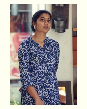Saranya Pradeep Instagram - Moments captured, stories untold 💙

📸 : #mogudu 😍
@pradeepmanku 

#hope #moments #ootd #fashion #mood #vibes #weekend #outfit #casual #love #live #smile #moveon #follow #friday #fridayvibes #picoftheday #photography #instagood #post #goodvibes #winter #memories #capture #❤️