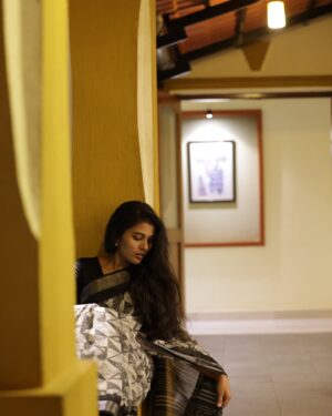 Saranya Pradeep Instagram - Simply Serene 🖤🩶💛

📸 : #mogudu 😍
@pradeepmanku 

#serenity #nature #peace #love 
#saree #selflove #photography #live #life #art #happiness #beauty #calm #photooftheday #peaceful #instagood #monsoon #tranquility #happy #relax #smile #explore #selfcare #gratitude #energy #positivity #goodvibes #monday