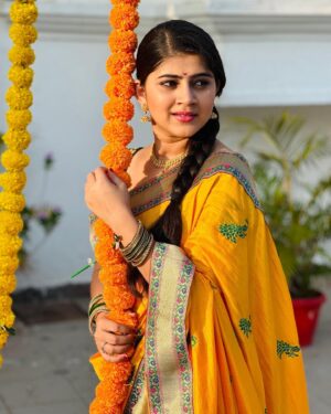 Sarika Salunkhe Instagram - साजनाची स्वारी 🌺🌸❤️

#instagram #influencer #instagood #instadaily #insta #photo #photooftheday #photography #photo #photoshoot #niri🌺