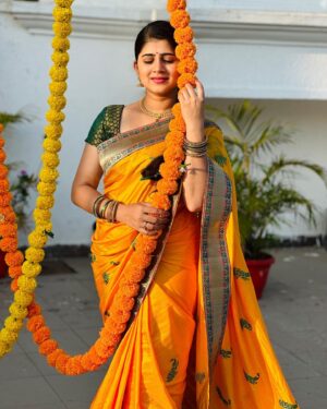 Sarika Salunkhe Instagram - साजनाची स्वारी 🌺🌸❤️

#instagram #influencer #instagood #instadaily #insta #photo #photooftheday #photography #photo #photoshoot #niri🌺