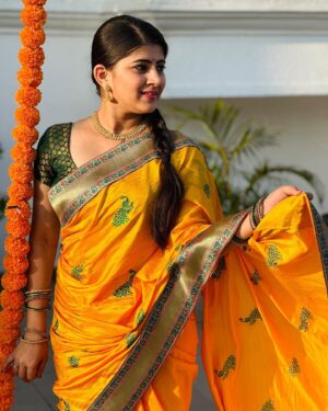 Sarika Salunkhe Instagram - साजनाची स्वारी 🌺🌸❤️

#instagram #influencer #instagood #instadaily #insta #photo #photooftheday #photography #photo #photoshoot #niri🌺