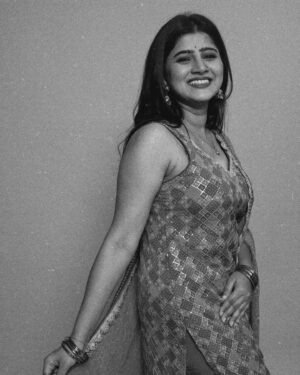 Sarika Salunkhe Instagram - 🫶🧡🌸❤️🌺🥰