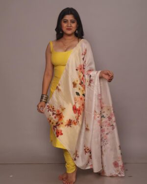 Sarika Salunkhe Instagram - 🌸🌺💓🥰