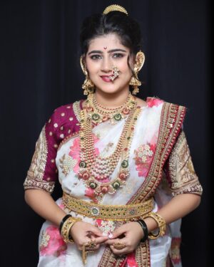 Sarika Salunkhe Instagram - मराठी मुलगी 🌺❤️🌸☺️💞

Makeupartist- @shitalkangane_makeupartist 
Photographer- @lokeshgorule_photography 

#insta #instagood #influncer #instadaily #instagram #post #photo #photooftheday #photography #PinkichaVijayAso #StarPravah #shala #sarika4823 #satarkar #marathi #marathimulgi #marathilook #malhar #maharashtra_ig #sarikasalunke_official 
#sarikasalunkhe_creations