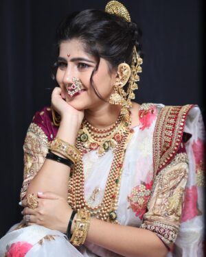 Sarika Salunkhe Instagram - मराठी मुलगी 🌺❤️🌸☺️💞

Makeupartist- @shitalkangane_makeupartist 
Photographer- @lokeshgorule_photography 

#insta #instagood #influncer #instadaily #instagram #post #photo #photooftheday #photography #PinkichaVijayAso #StarPravah #shala #sarika4823 #satarkar #marathi #marathimulgi #marathilook #malhar #maharashtra_ig #sarikasalunke_official 
#sarikasalunkhe_creations