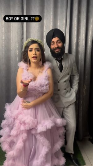 Sehaj Arora Instagram - Boy Or Girl 🤔🤔 
Yrr Ye Feelings Alag Hi Hai 😍🥰 

#pregency  #viralcouple #babycomingsoon #sehajaroravlogs