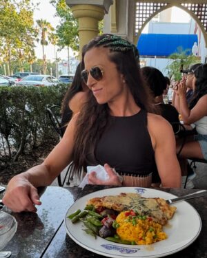 Serena Deeb Instagram - ✌️🍽️😎