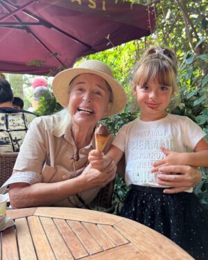 Serpil Tamur Instagram - Canım yavrum ne kadar büyümüş sevgili Özge,annesi,yıldız ve Uygur keyifli bir zaman dilimi geçirdik .