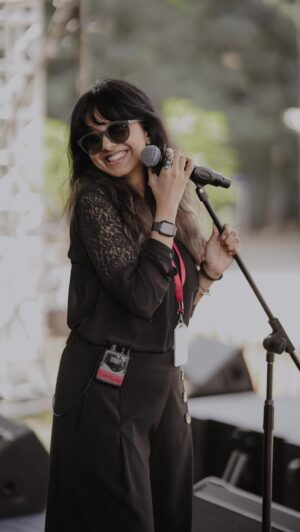 Shakthisree Gopalan Instagram - Tonight - Dec 15th - 8pm - Freedom Park Bengaluru! @blrhubba @kanthafestival 

📹 @_irshad_pklr_ 
🎬 @_shbs__