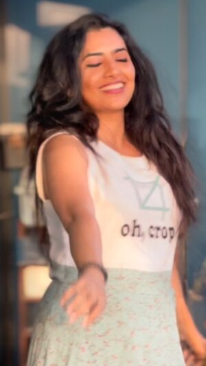 Shalini SJ Instagram - Achachooo.......😍😍😍Trending song....🥰🥰🥰🥰🥰🥰

#instagood #dance #bollywood #tamanna #kerala #uae #love #movies