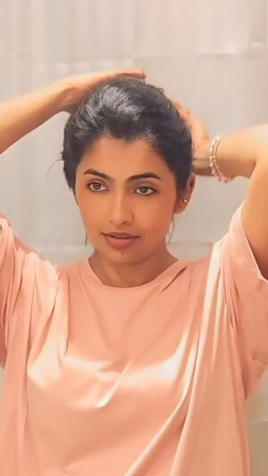 Shalini SJ Instagram - Enna light chadichu guys 🥹🥹🥹🥹🥹🥹🥹

#kerala #uae #india #transition #instaphoto #modeling #photoshoot #kottayam #thottakadu