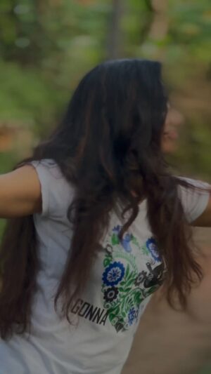 Shalini SJ Instagram - With the trending song....engane okkeyo oppichu🤣🤣🤣

#modeling #dance #trending #photoshoot #kerala #viral #fyp #audience #kottayam #keralatourism #malayalam #tamil