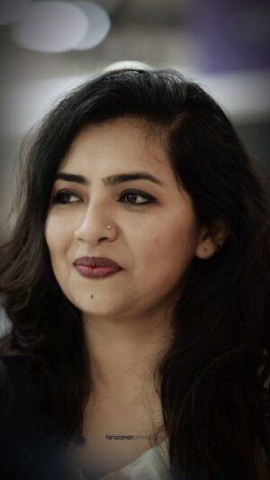 Shalini SJ Instagram - THANK YOU @fariszamaan for this wonderful candid capture....

#photographer #video #candid #candidclicks #uae #thalavan #movie #promotion #stage #trending #viral