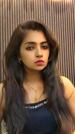Shalini SJ Instagram - കോന്തൻ അല്ല പൊട്ടിച്ചത് …😍🤩🥰

 #moviedialouge #mohanlal #urvashi #modeling #trending #cinema #photoshoot