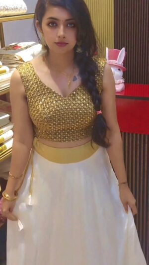 Shalini SJ Instagram - Trending song with traditional look......🥰🥰🥰🥰🥰

#trending #song #music #albumsong #viral #fyp