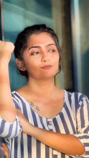 Shalini SJ Instagram - Expression kuranju poyo guys......🤭🙉😜

#uae #trending #dubai #modeling #cinema #photoshoot #fyp #expression #expressionqueen #movies #tamil #viral