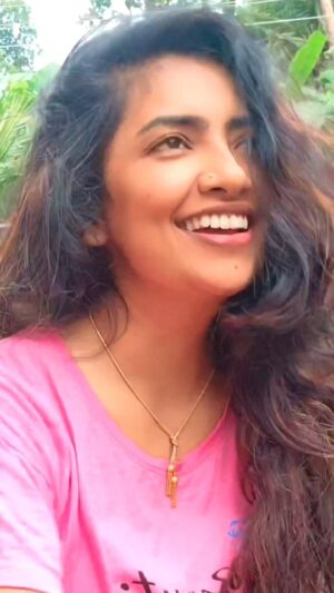 Shalini SJ Instagram - Romantic ayitten....🥰🥰🥰🥰🥰

#lover #romantic #uae #modeling #cinema #dubai #trending #cinema #trending #photoshoot #malayalam