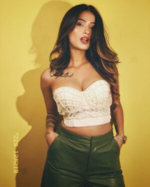 Shambhavi Singh Instagram - A December To Remember ☃️ ❄️ 
.
.
.
.
.
.
.
#explore #december #winter #outfit #fashion #love #zara #forever21 #instagram #instagood #varanasi #banaras #fyp