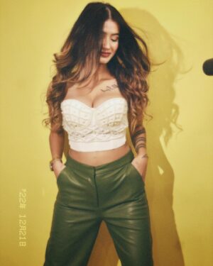 Shambhavi Singh Instagram - A December To Remember ☃️ ❄️ 
.
.
.
.
.
.
.
#explore #december #winter #outfit #fashion #love #zara #forever21 #instagram #instagood #varanasi #banaras #fyp