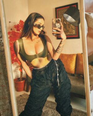 Shambhavi Singh Instagram - She's a baddie 
She know she's a 10 🖤