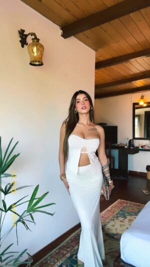Shambhavi Singh Instagram - Def she can not 🙂‍↕️👀
Property- @ilbert.manor 🏔️

.
.
.
.
.
.
.
#fashion #ootd #reels #explore #trending #fyp #outfit