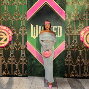 Shanie Blais Instagram - Wicked, you have a special place in my heart 💚🫧🩷

#wicked #wickedpremiere #losangeles 

Glam @julieeedinhh