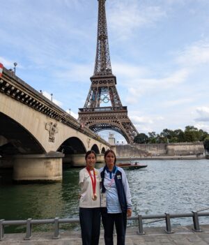 Sheetal Devi Instagram - Unforgettable moments, New memories, and holding them close to my heart, FOREVER. ❤️🧿🇮🇳

@thats_abhilasha992 

#eiffeltower #paris #paralympics2024