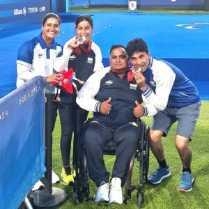 Sheetal Devi Instagram - Jai Mata Di!! 

WE DID IT ❤️🇮🇳... 

Sharing some special moments post-medal ceremony with my incredible mixed doubles partner Rakesh Kumar and our coaches Kuldeep Vedwan sir and Abhilasha ma’am. 

Thank you, India! 🇮🇳 Overwhelmed with gratitude for the unconditional love and support from all of you! ❤️🇮🇳🧿