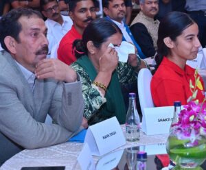 Sheetal Devi Instagram - Overwhelmed with emotions at the @ogq_india felicitation ceremony…

A heart filled with gratitude and eyes full of tears…This unforgettable moment is forever etched in my ❤️ 

Thank you, Team OGQS, for your selfless dedication, expert guidance, and unwavering support.