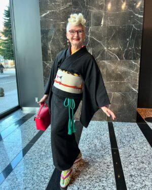 Sheila Cliffe Instagram - Today @Oyama Chie won the @milbon.japan hair awards photo contest. The theme was Be Free, Be Colorful! 大山ちえさんが優勝しました。おめでとう御座います㊗️ Congratulations to Chie and her team! @zig_atsuya #japaneseculture #japanesefashion #japanesestyle #sotd #stylista #tokyofashion  #over60style #over60andfabulous #over60 #grayhair #kimonobijin #advancedstyle #きもの  #きものコーディネート #着物  #着物生活 #着物好き #着物でお出かけ  #趣着物