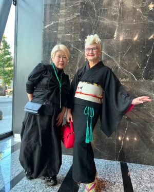 Sheila Cliffe Instagram - Today @Oyama Chie won the @milbon.japan hair awards photo contest. The theme was Be Free, Be Colorful! 大山ちえさんが優勝しました。おめでとう御座います㊗️ Congratulations to Chie and her team! @zig_atsuya #japaneseculture #japanesefashion #japanesestyle #sotd #stylista #tokyofashion  #over60style #over60andfabulous #over60 #grayhair #kimonobijin #advancedstyle #きもの  #きものコーディネート #着物  #着物生活 #着物好き #着物でお出かけ  #趣着物