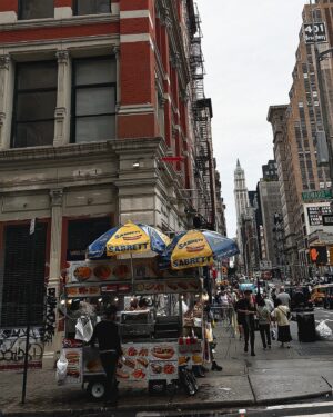 Shelby Lee Instagram - Tourist-stop n’ shop-ready-to-wear 
What a rabbit hole NY is 🐰🌀