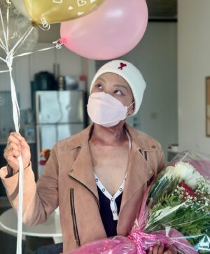 Shirley Chung Instagram - Heyyy loves,it’s been a while since my last update.❤️I have completed a few milestones in my cancer fighting journey in the last 2 months🎉I finished my 10 weeks radiation and chemo in patient treatments at @uchicago,and ring the victory bells with my treatment team and friends   family by my side! ❤️And as I thought the toughest part of cancer has passed…I experienced the hardest / worst days of my life during recovery.  2 weeks after the treatment was when the Radiation   chemo took full effect on my body. My neck, lips and jawline were covered with blisters from the radiation, my tongue and throat were peeling & bleeding all the time.🩸I couldn’t sleep through the night, was waking up every 2 hours coughing up blood and mucus.🙃My days were filled with clean and rinse my mouth, clean and change dressing on my neck,self inject pain meds every 3 hours, tube feed nutritional shakes and water. 💥My pain finally got better 3 weeks ago.💧The first sip of water was glorious, it was still super painful, but after 3 months of not being able to swallow anything, it was a small win! ❤️I have since learned to drink smoothies, had soups,ice cream and egg custard, my taste buds are coming back, I can taste 50% of sweet and savory and all the warm spices. 🙃Little hiccup, got an emergency surgery to replace GTube. ✌️Since I have been feeling better, I got to enjoyed Chicago a little bit, trips to museums and a play.❄️🐶I even played in the snow with Baxter.💥 As I am getting ready to go back home for the holidays, I can’t thank my team @uchicago , Dr Vokes and Dr Juloori enough for treating and taking great care of me.🙌 My friends and family who visited and texted and checked on me. 🙏Everyone’s prayer, donations,gifts and love, warmed my soul, pushed me forward on this tough road of cancer recovery.  I appreciate YOU ❤️. Next step, come back to Chicago in January for my final checkup.  I GOT this 💪 #tonguecancer #fuckcancer #cancerwarrior #chefshirleychung #dumplingmafiaqueen