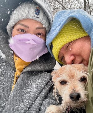 Shirley Chung Instagram - Heyyy loves,it’s been a while since my last update.❤️I have completed a few milestones in my cancer fighting journey in the last 2 months🎉I finished my 10 weeks radiation and chemo in patient treatments at @uchicago,and ring the victory bells with my treatment team and friends   family by my side! ❤️And as I thought the toughest part of cancer has passed…I experienced the hardest / worst days of my life during recovery.  2 weeks after the treatment was when the Radiation   chemo took full effect on my body. My neck, lips and jawline were covered with blisters from the radiation, my tongue and throat were peeling & bleeding all the time.🩸I couldn’t sleep through the night, was waking up every 2 hours coughing up blood and mucus.🙃My days were filled with clean and rinse my mouth, clean and change dressing on my neck,self inject pain meds every 3 hours, tube feed nutritional shakes and water. 💥My pain finally got better 3 weeks ago.💧The first sip of water was glorious, it was still super painful, but after 3 months of not being able to swallow anything, it was a small win! ❤️I have since learned to drink smoothies, had soups,ice cream and egg custard, my taste buds are coming back, I can taste 50% of sweet and savory and all the warm spices. 🙃Little hiccup, got an emergency surgery to replace GTube. ✌️Since I have been feeling better, I got to enjoyed Chicago a little bit, trips to museums and a play.❄️🐶I even played in the snow with Baxter.💥 As I am getting ready to go back home for the holidays, I can’t thank my team @uchicago , Dr Vokes and Dr Juloori enough for treating and taking great care of me.🙌 My friends and family who visited and texted and checked on me. 🙏Everyone’s prayer, donations,gifts and love, warmed my soul, pushed me forward on this tough road of cancer recovery.  I appreciate YOU ❤️. Next step, come back to Chicago in January for my final checkup.  I GOT this 💪 #tonguecancer #fuckcancer #cancerwarrior #chefshirleychung #dumplingmafiaqueen