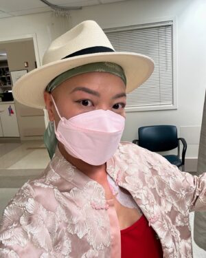 Shirley Chung Instagram - Hey Loves 💕 Hello from Chicago! Thank you all so so much for the out pouring love and support since my announcement, your love helped carried me through the hardest and the most painful weeks of my life. ❤️ I have completed 2 weeks of radiation and chemo treatment at @uchicago, I can’t thank my doctors and nurses enough for taking good care of me.  My mouth, tongue and throat are peeling because of radiation, so after 1 week of treatment, my pain was so bad that drinking water felt like pouring salt on my raw flesh, so I chose to install Gtube, feeding tube on my stomach, so I can get all the nutrients and meds through it, without torturing my mouth. It was a hard decision to be make, but I felt so blessed that my doctor push me to do it. I was losing weight too rapidly,10 pounds in 10 days. I ended up stay in the hospital for 2 weeks for the surgery, also figure out the best solution for my pain control.  With my new shining weapon G-Tube, I am feeling much stronger and have been able to maintain my weight this check up! 💕 Having tongue cancer, even though I am surrounded by so much love, but I can still feel lonely, because no one can imagine the pain and not be able to talk and even drink water.  I definitely had some of the darkest days of my life. 💕 But I met a new friend! Aubryn, my cancer warrior sister when we were in the waiting room for radiation ☢️ We bounded over our love of fashion ( we were the only 2 girls continued to dress up and put on makeup for our appointments) and Love of Food!  She is one week ahead of me on treatments, so her experience gave me a sense of clarity, and she is tougher than me! Handling all the pain with such grace. We text each other everyday, she even checks on me when we are having the off week at home.  We exchange list of food that we crave and wanna go eat after we are healed, and promised to cook for each other after we kick cancer’s ass. I am so grateful to have met my cancer warrior sister here and I know our friendship will continue long after we are healed❤️👯‍♀️. #chefshirleychung #dumplingmafiaqueen #unicorn #cancerwarrior #tonguecancer #fuckcancer
