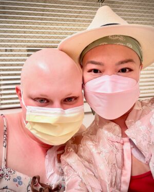 Shirley Chung Instagram - Hey Loves 💕 Hello from Chicago! Thank you all so so much for the out pouring love and support since my announcement, your love helped carried me through the hardest and the most painful weeks of my life. ❤️ I have completed 2 weeks of radiation and chemo treatment at @uchicago, I can’t thank my doctors and nurses enough for taking good care of me.  My mouth, tongue and throat are peeling because of radiation, so after 1 week of treatment, my pain was so bad that drinking water felt like pouring salt on my raw flesh, so I chose to install Gtube, feeding tube on my stomach, so I can get all the nutrients and meds through it, without torturing my mouth. It was a hard decision to be make, but I felt so blessed that my doctor push me to do it. I was losing weight too rapidly,10 pounds in 10 days. I ended up stay in the hospital for 2 weeks for the surgery, also figure out the best solution for my pain control.  With my new shining weapon G-Tube, I am feeling much stronger and have been able to maintain my weight this check up! 💕 Having tongue cancer, even though I am surrounded by so much love, but I can still feel lonely, because no one can imagine the pain and not be able to talk and even drink water.  I definitely had some of the darkest days of my life. 💕 But I met a new friend! Aubryn, my cancer warrior sister when we were in the waiting room for radiation ☢️ We bounded over our love of fashion ( we were the only 2 girls continued to dress up and put on makeup for our appointments) and Love of Food!  She is one week ahead of me on treatments, so her experience gave me a sense of clarity, and she is tougher than me! Handling all the pain with such grace. We text each other everyday, she even checks on me when we are having the off week at home.  We exchange list of food that we crave and wanna go eat after we are healed, and promised to cook for each other after we kick cancer’s ass. I am so grateful to have met my cancer warrior sister here and I know our friendship will continue long after we are healed❤️👯‍♀️. #chefshirleychung #dumplingmafiaqueen #unicorn #cancerwarrior #tonguecancer #fuckcancer