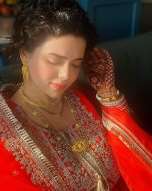 Shruti Kanwar Instagram - Happy Karwa Chauth to all the beautiful ladies out there! 🌝