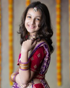 Sitara Ghattamaneni Instagram - Let the kites of happiness fly high!! 🪁 #HappySankranti everyone ✨

Jewellery: @vasundharadiamondrf
Photography: @manogna.reddy
Stylist: @nithishasriram
HMU: @gotomirrors