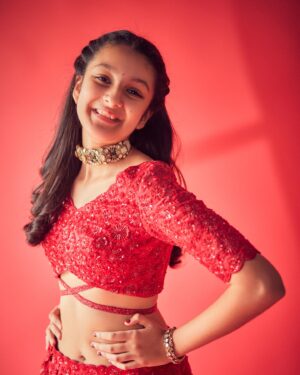 Sitara Ghattamaneni Instagram - dussehra !❤️

Designer: @varunchakkilam 
Stylist: @nithishasriram
Photographer: @arifminhaz
Studio: @puchi.photography
Jewellery: @pmj_jewels