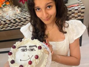 Sitara Ghattamaneni Instagram - birthday gal 🎈