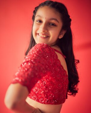 Sitara Ghattamaneni Instagram - dussehra !❤️

Designer: @varunchakkilam 
Stylist: @nithishasriram
Photographer: @arifminhaz
Studio: @puchi.photography
Jewellery: @pmj_jewels
