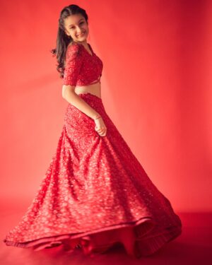Sitara Ghattamaneni Instagram - dussehra !❤️

Designer: @varunchakkilam 
Stylist: @nithishasriram
Photographer: @arifminhaz
Studio: @puchi.photography
Jewellery: @pmj_jewels