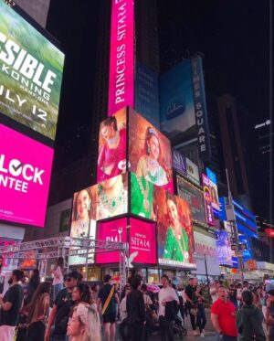Sitara Ghattamaneni Instagram - TIMES SQUAREEE!! oh my god 🥹🥹🥹🥹🥹 screamed, cried, and shouted, I couldn’t be any happier 💕🥹🥹🥹

@pmj_jewels couldn’t have done it without u guys 🥹🥹💕