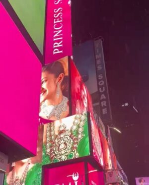 Sitara Ghattamaneni Instagram - TIMES SQUAREEE!! oh my god 🥹🥹🥹🥹🥹 screamed, cried, and shouted, I couldn’t be any happier 💕🥹🥹🥹

@pmj_jewels couldn’t have done it without u guys 🥹🥹💕