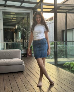 Sitara Ghattamaneni Instagram - hey there ☀️