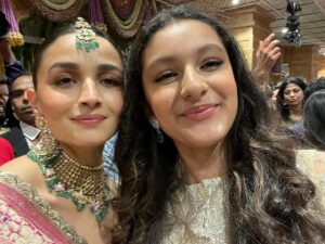 Sitara Ghattamaneni Instagram - Fangirling mode : ON!!!🥹🥹💖💖💖
All smiles with @aliaabhatt 🫶🫶🫶✨✨✨

#AnantandRadhikaWedding #AmbaniWedding #ARWedding