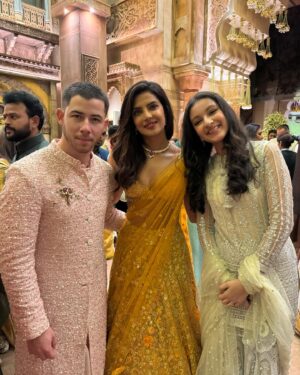 Sitara Ghattamaneni Instagram - A starry celebration 🫶✨🪩 
A spectacular night with some beautiful people!!!

@sidmalhotra 
@kiaraaliaadvani 
@priyankachopra 
@nickjonas 
@ranveersingh 
@aishwaryaraibachchan_arb 
@radhmerch1610 

#AnantandRadhikaWedding #AmbaniWedding #ARWedding